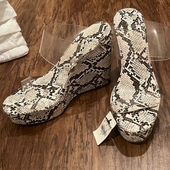 Express Snakeskin Wedges Clear Straps - Picture 2 of 6